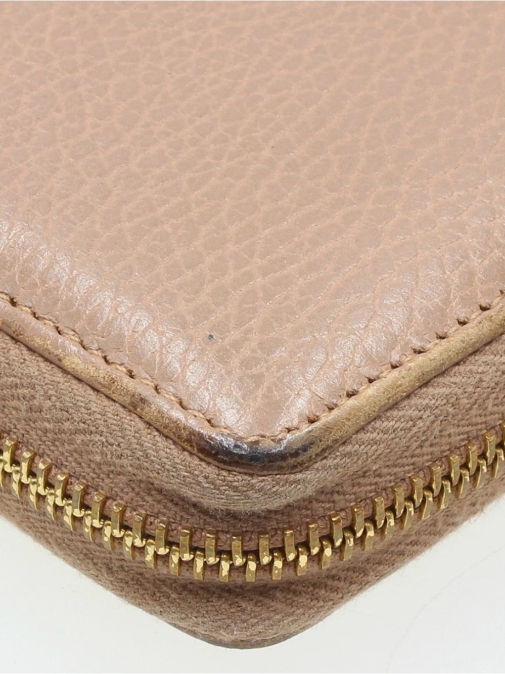 Gucci Taupe Pebbled Leather Zip Wallet with Gold GG - Picture 4 of 12